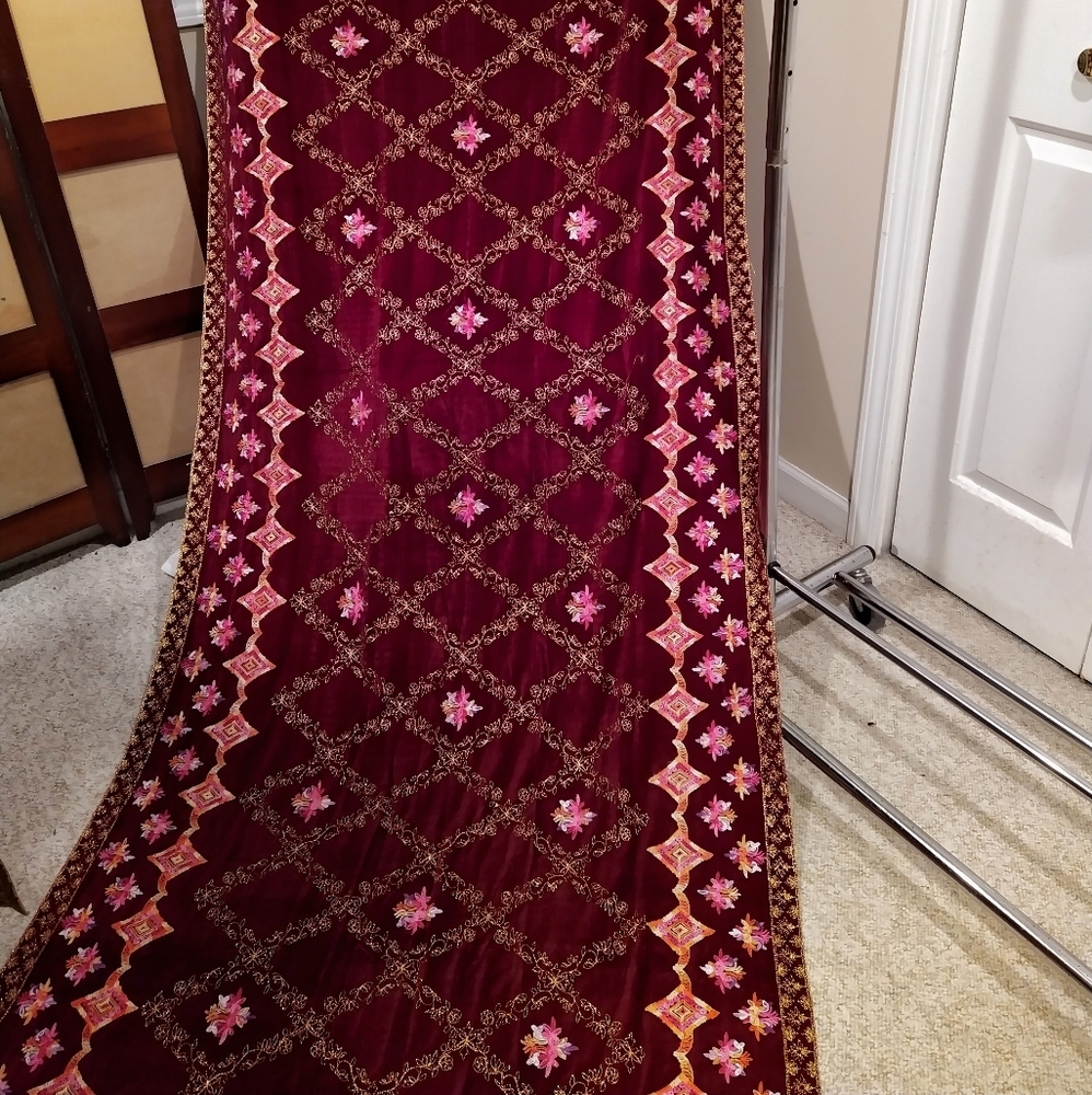 Velvet shawl